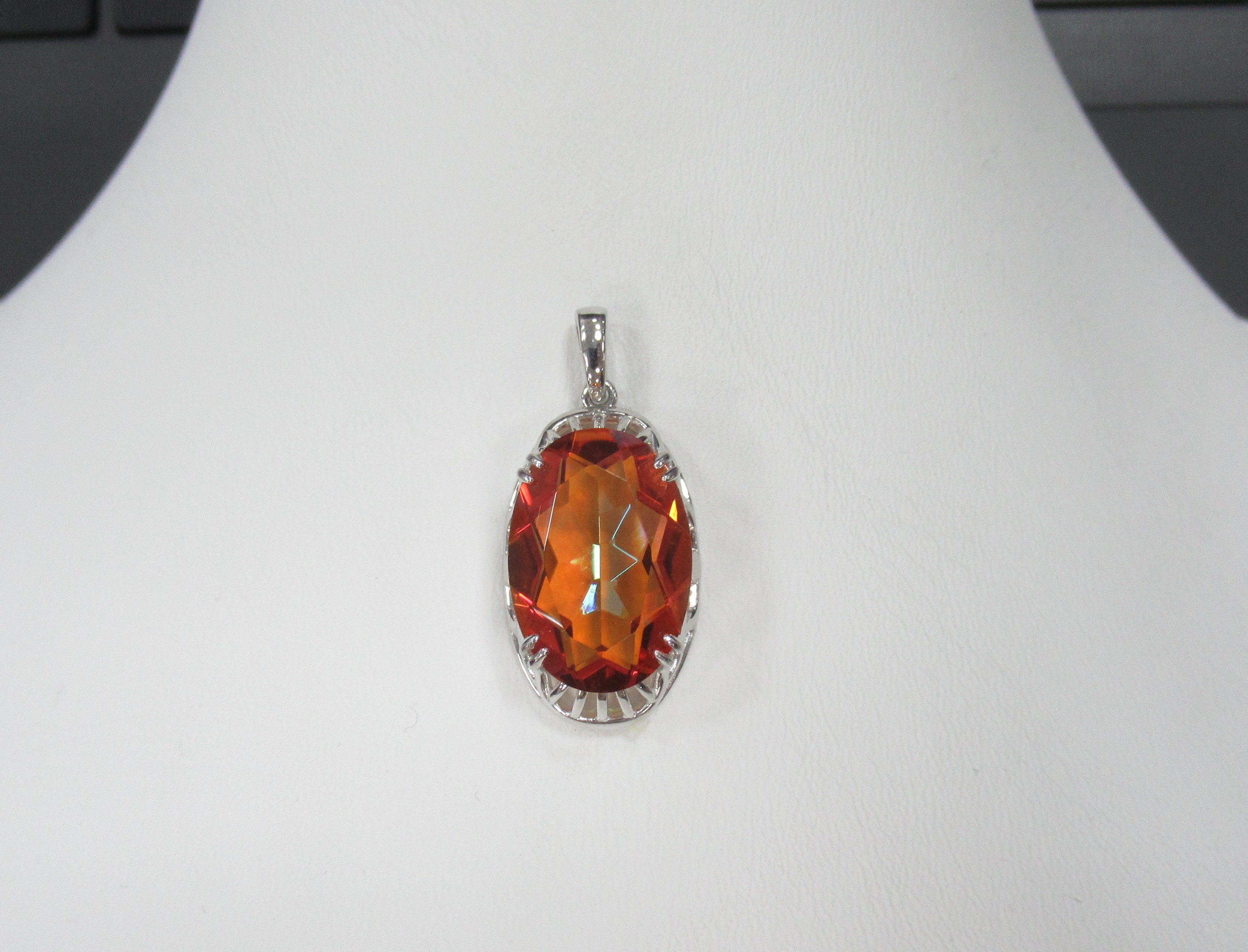 Серебряная подвеска с оранжевым горным хрусталем